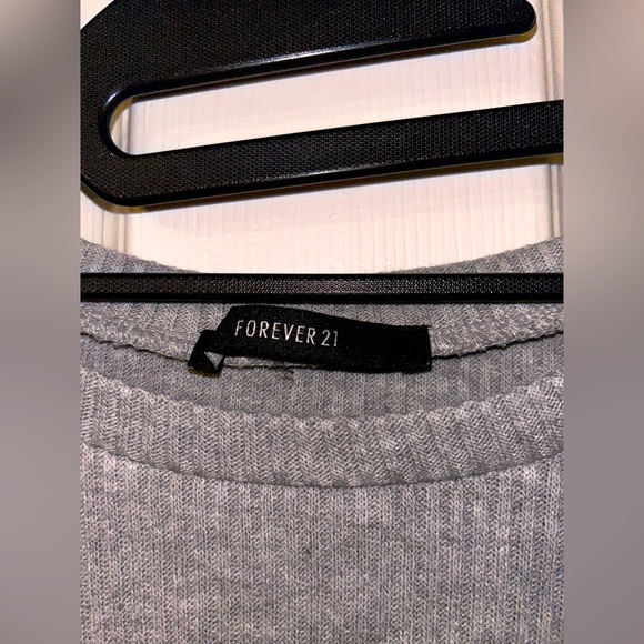 Forever 21 T-Shirt - Picture 2 of 3